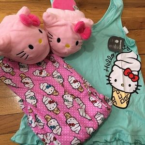 NEW Hello Kitty pajama set with slippers